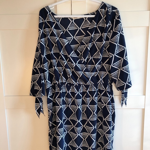 Geometric Pattern Dress with belt tie - Picture 1 of 3
